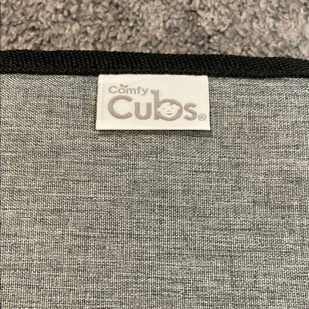 NWOT Comfy Cubs Compact Changing Pad in Solid Grey - Picture 3 of 4